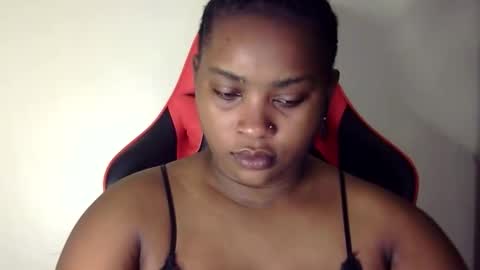 Snapshot of african001 chatting on 10-23-25, 04:28 stella online show from 10-23-25, 04:28