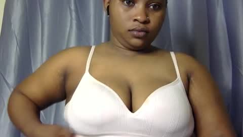 Snapshot of african001 chatting on 11-07-25, 03:56 stella online show from 11-07-25, 03:56