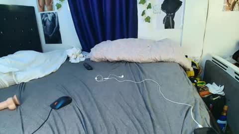 Snapshot of africanpetitequeenn chatting on 11-29-25, 06:16 Africanpetitequeenn online show from 11-29-25, 06:16