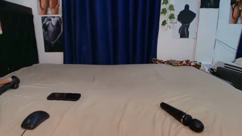 Africanpetitequeenn online show from 05-08-26, 07:30
