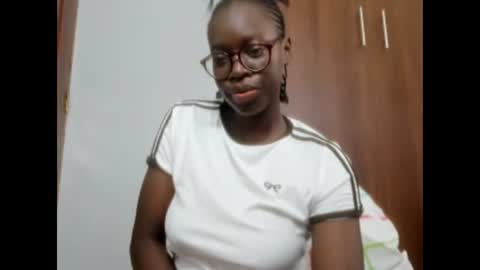 Snapshot of afro_pop chatting on 12-06-24, 09:43 Leah online show from 12-06-24, 09:43