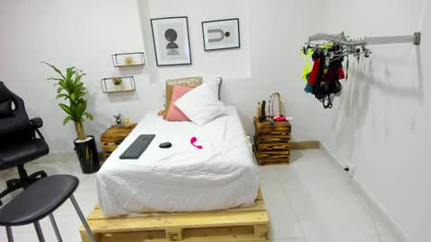 Snapshot of afrodita_martinez chatting on 12-15-24, 07:13 Afrodita online show from 12-15-24, 07:13