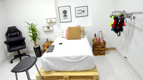 Snapshot of afrodita_martinez chatting on 12-18-24, 02:28 Afrodita online show from 12-18-24, 02:28