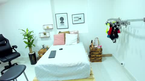 Snapshot of afrodita_martinez chatting on 01-15-25, 03:11 Afrodita online show from 01-15-25, 03:11