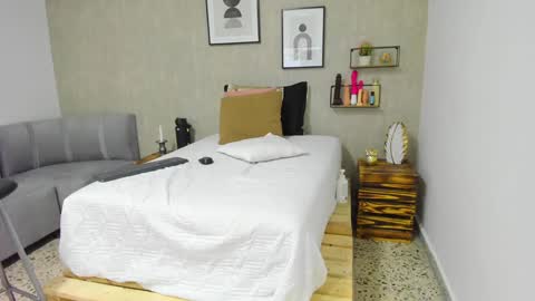 Snapshot of afrodita_martinez chatting on 02-08-25, 06:43 Afrodita online show from 02-08-25, 06:43