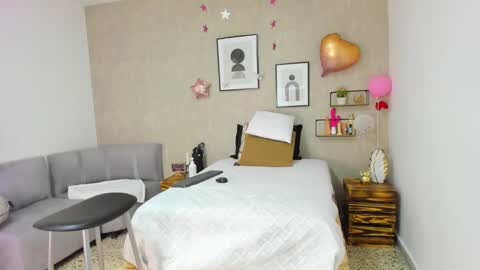 Snapshot of afrodita_martinez chatting on 02-17-25, 08:26 Afrodita online show from 02-17-25, 08:26