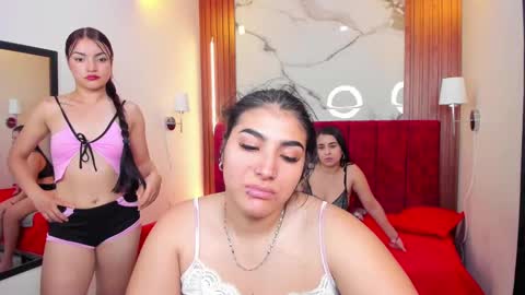 Snapshot of afroditaandsoffi chatting on 02-28-25, 03:26 Afrodita Chery y Hermione online show from 02-28-25, 03:26