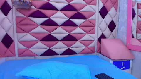 Snapshot of agata_01_ chatting on 10-04-25, 11:52 Ana online show from 10-04-25, 11:52