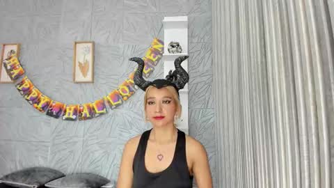 Agatadelphine online show from 10-29-25, 01:35