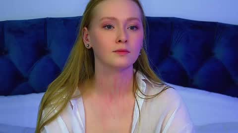 Snapshot of agatafoxley chatting on 05-16-26, 06:39 AgataFoxley online show from 05-16-26, 06:39