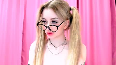 Snapshot of agatahowak chatting on 01-26-25, 04:20 Arina online show from 01-26-25, 04:20