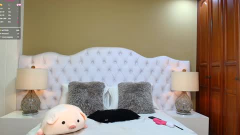 Snapshot of agatha_lenon chatting on 02-01-25, 10:44 Agatha online show from 02-01-25, 10:44