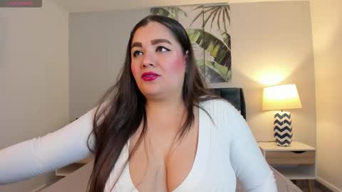 Snapshot of agathabloom_ chatting on 03-07-26, 01:19 Agatha Bloom online show from 03-07-26, 01:19