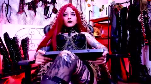 Snapshot of agathamoonn chatting on 11-04-25, 07:13 Agatha Fox online show from 11-04-25, 07:13