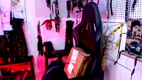 Snapshot of agathamoonn chatting on 01-13-26, 07:30 Agatha Fox online show from 01-13-26, 07:30