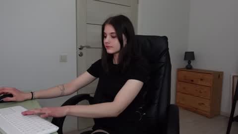 Snapshot of agelina_summer chatting on 01-05-25, 09:14 Agelina Lilly Laura online show from 01-05-25, 09:14