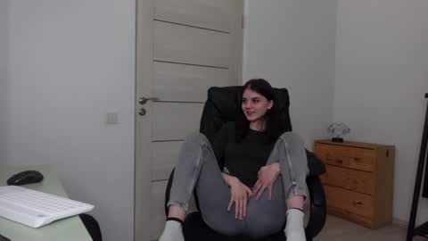 Snapshot of agelina_summer chatting on 01-19-25, 09:02 Agelina Lilly Laura online show from 01-19-25, 09:02
