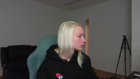 Agelina Lilly Laura online show from 04-04-26, 05:38