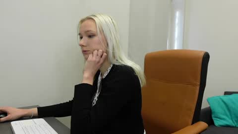 Agelina Lilly Laura online show from 04-26-26, 06:11