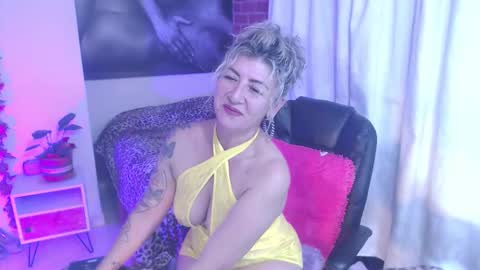 Lily online show from 09-12-25, 02:44