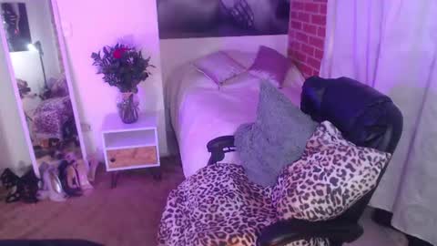 Snapshot of agnes_blackmore chatting on 07-22-26, 11:46 Lily online show from 07-22-26, 11:46