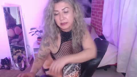 Snapshot of agnes_blackmore chatting on 07-24-26, 02:09 Lily online show from 07-24-26, 02:09