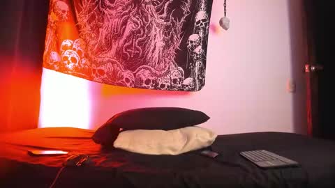 agnes_jones online show from 12-19-25, 11:34