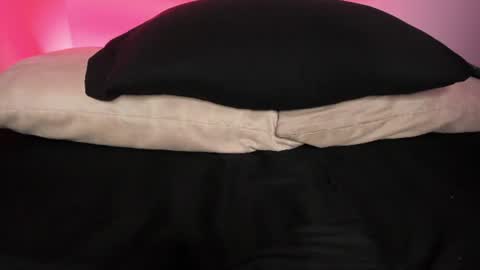 Snapshot of agnes_jones chatting on 06-14-26, 01:47 agnes_jones online show from 06-14-26, 01:47