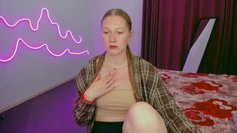 Snapshot of agnesarden chatting on 10-13-25, 12:49 AgnesArden online show from 10-13-25, 12:49