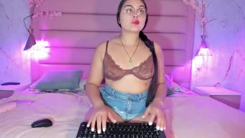 agnesrocuzzo online show from 11-25-25, 11:10