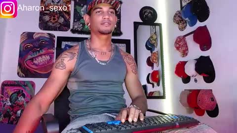 Snapshot of aharon_sexo1 chatting on 01-15-25, 03:00 Aharon Zamora online show from 01-15-25, 03:00