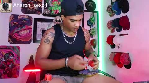 Snapshot of aharon_sexo1 chatting on 01-19-25, 02:47 Aharon Zamora online show from 01-19-25, 02:47