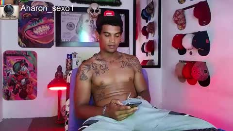 Snapshot of aharon_sexo1 chatting on 01-27-25, 02:10 Aharon Zamora online show from 01-27-25, 02:10