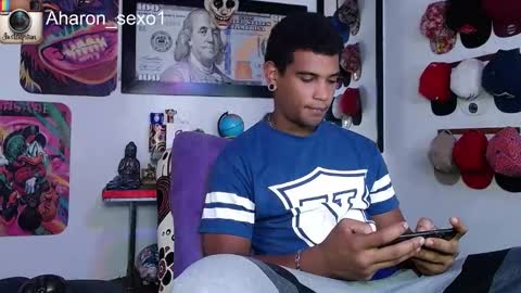 Snapshot of aharon_sexo1 chatting on 01-28-25, 07:00 Aharon Zamora online show from 01-28-25, 07:00