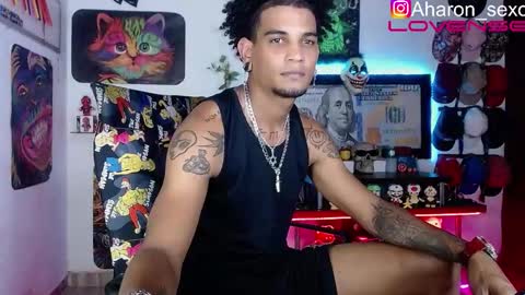 Snapshot of aharon_sexo1 chatting on 10-24-25, 01:24 Aharon Zamora online show from 10-24-25, 01:24