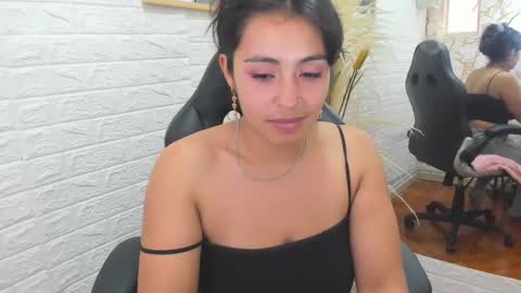 Snapshot of ahisha09 chatting on 12-15-24, 06:48 Ahisha online show from 12-15-24, 06:48