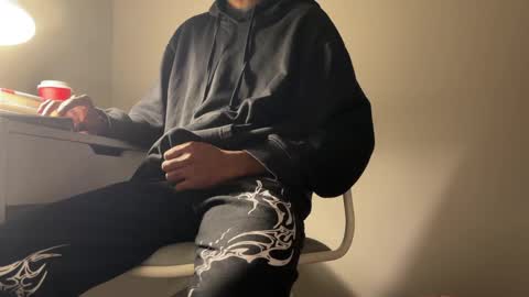 Snapshot of ahmedkhan632131 chatting on 02-14-26, 11:34 Dylan online show from 02-14-26, 11:34