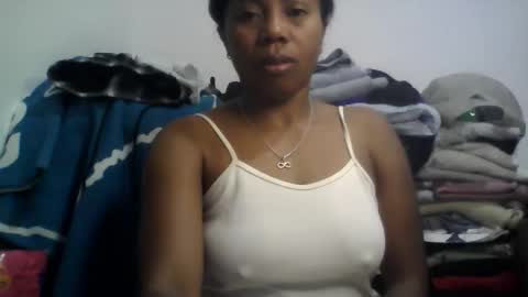Snapshot of aicha_boobs chatting on 06-05-26, 12:28 Aicha boobs online show from 06-05-26, 12:28