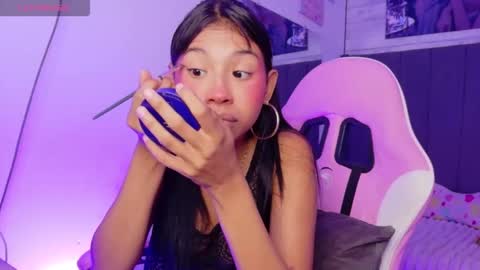 Snapshot of aida_princess chatting on 05-04-26, 11:23 Aida online show from 05-04-26, 11:23
