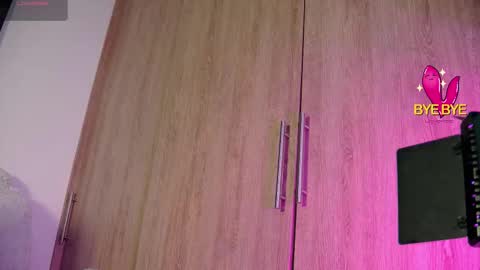 Aida  online show from 10-19-25, 10:49