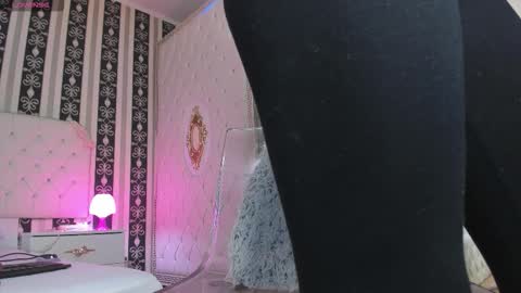 Snapshot of aidasina chatting on 10-26-25, 08:04 aidasina online show from 10-26-25, 08:04