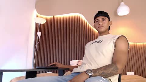 Snapshot of aiden_steel chatting on 09-19-25, 01:56 Aiden online show from 09-19-25, 01:56