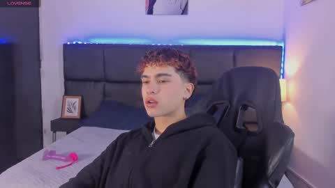 Aiden  online show from 10-23-25, 12:04