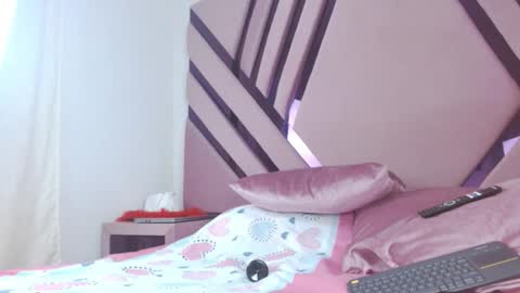 aiilynsmiith online show from 11-24-25, 03:50