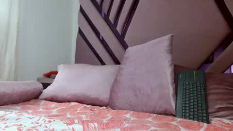 aiilynsmiith online show from 12-16-25, 07:30