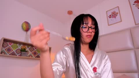 Aily Yozuko online show from 12-31-24, 10:15