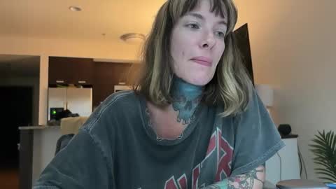 Snapshot of airgeadx chatting on 10-13-25, 05:02 Airgead online show from 10-13-25, 05:02