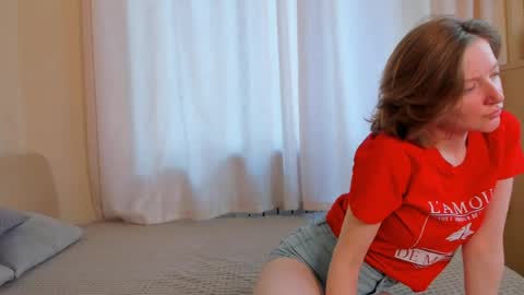 Sofia help me get 50 thumbs up online show from 05-19-26, 05:36