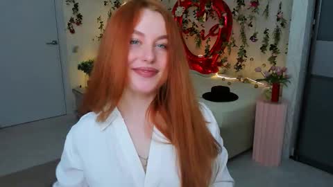 Snapshot of airysilhouette chatting on 02-18-26, 10:11 Louise online show from 02-18-26, 10:11