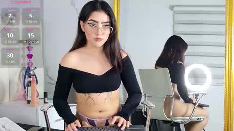 Snapshot of aisha_calloway chatting on 11-19-25, 10:54 aisha_calloway online show from 11-19-25, 10:54